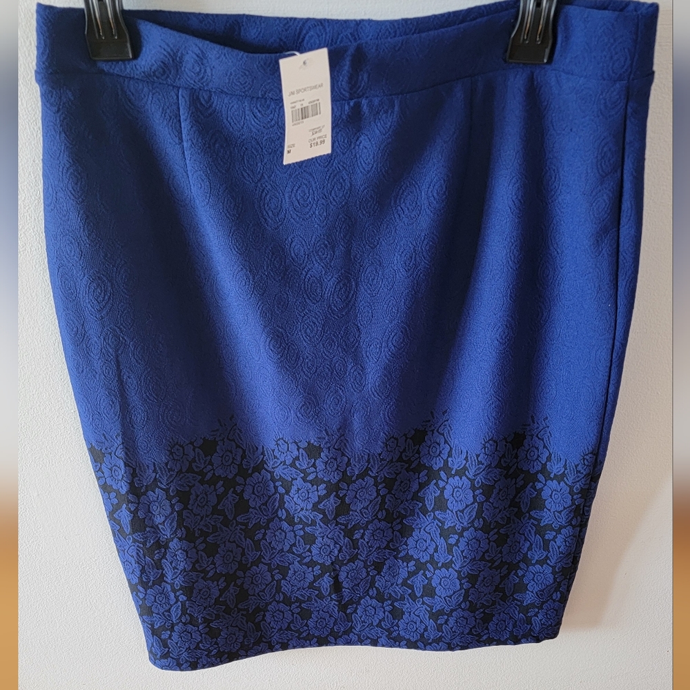 CATO Fashion Blue w/ Black floral  stretch  pencil skirt Size M.